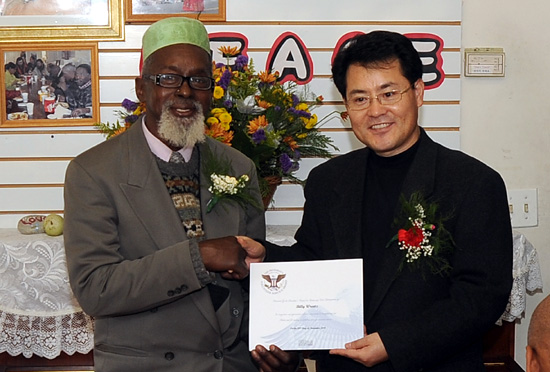 빌리 렌츠씨(좌)와 최상진 목사(우). ⓒ 평화나눔공동체