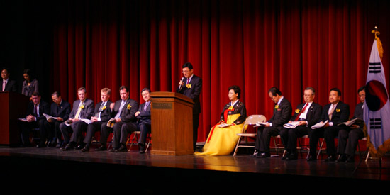 윤순구 총영사가 축사하고 있다.
