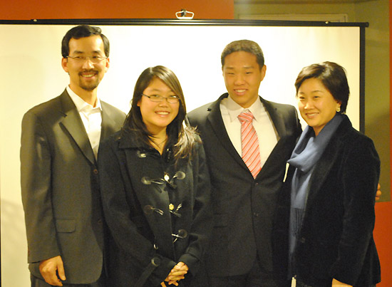 (맨 왼쪽부터)채왕규 선교사( 뉴비전청소년커뮤니티센터 원장), 제시카 리(Jcsica Lee), 성 임(Sung Lim),  서경희 뉴비전청소년커뮤니티센터 부원장.