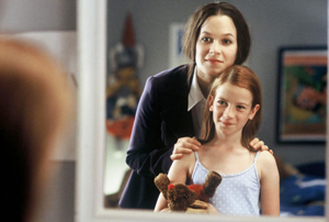 이리스는 자신의 재능이 아까워 복제인간 시리를 통해 ‘재생’, ‘영원’을 꿈꾸지만, 시리의 젊음과 실력에 질투심을 느끼고 만다. 