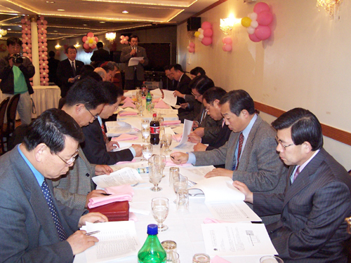 부활절 연합예배가 열리게 될 24개 지역 교회들을 점검하는 교협 목회자들