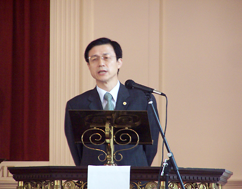 마태복음 26장을 본문으로 한 '심히 통곡하니라'라는 제목의 설교를 하는 조성희 목사