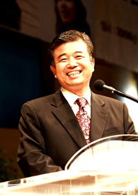 풍성한교회 담임 김성곤 목사.