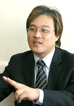 현재 문화를 설명중인 박상용 단장ⓒ송경호 기자