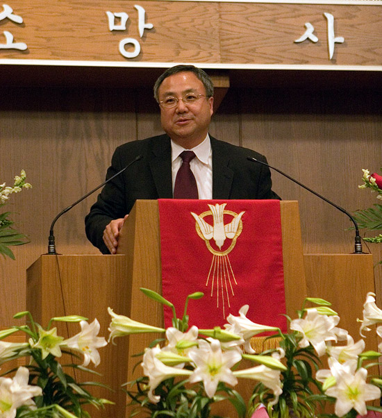 설교를 전하고 있는 양춘길 목사 ⓒ필그림 교회