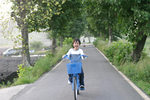 영화 <파란자전거>의 한 장면.