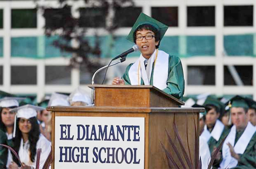 졸업연설을 하고있는 정재원 군