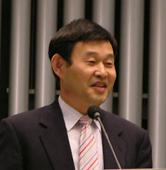 임시당회장 강기봉 목사(뉴욕백민교회)