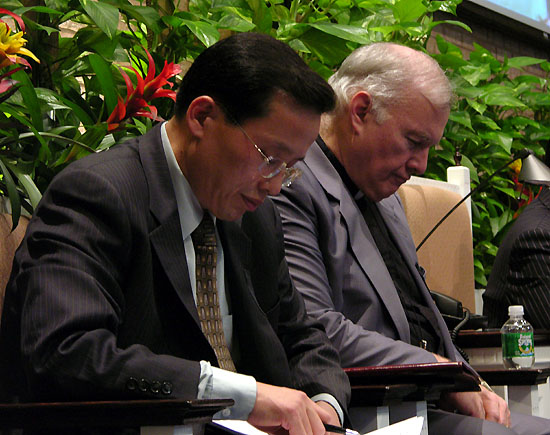 이희선 목사(좌)와 Rev. N.J. L’Heureux(우)