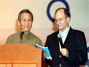 2004 세계민족복음화대회 김상복 목사와 국제자문위원 루이스 부시