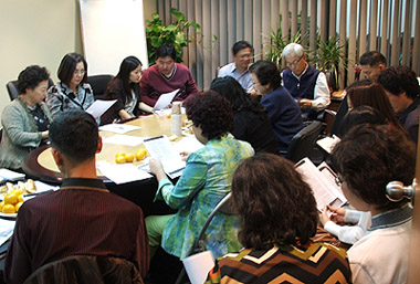 29일 SAM의 월례기도회에는 많은 멤버들이 참석해 사무실을 가득 메웠다. ⓒ류재광 기자