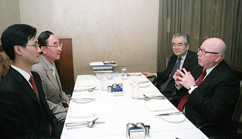 이날 만남에는 김명혁 회장, 정진경 명예회장, 터니클리프 대표, 임성수 크리스천투데이 사장(좌측 상단부터 시계방향)이 참석했다. 김명혁 회장은 본지의 편집고문이다. ⓒ송경호 기자 