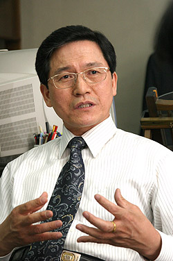 강남교회 전병금 목사는 성전 건축 중 교회진단을 실시하며 지역사회에 교회가 헌신할 방법을 연구했다. 