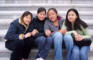 순복음뉴욕교회 8학년 여학생들(좌측부터 써니, 크리스틴, 서 에스더, 크리스티나)