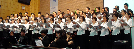 밀알혼성합창단은 지난 3일 효신장로교회서 정기연주회를 가졌다.