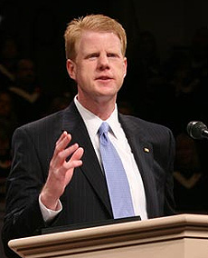 새롭게 토머스로드 침례교회의 담임이 된 조나단 폴웰 목사 