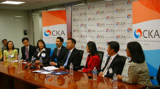 7일 백악관 브리핑을 마친 CKA 관계자들이 기자회견을 갖고 있다.