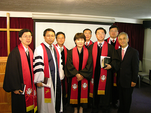 안수식을 마치고 뉴저지 노회 소속 목회자들과 함께