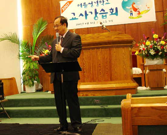 정춘석 목사는 교사들에게 사랑으로 아이들을 대하라고 당부했다.