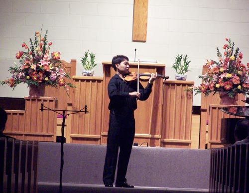 이날 바이올리니스트 오주영씨는 중국의 북, 사랑의 슬픔, 살다스 등을 연주했다.