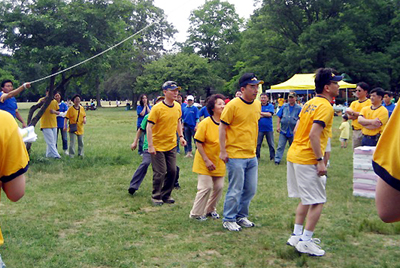 후러싱제일교회 성도들은 단체 줄넘기를 하며 단결력을 과시했다. ⓒ후러싱제일교회