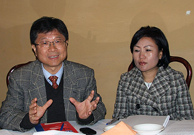 제26대 한인회장 선거에서 당선된 승원홍 당선자(좌)와 박은덕 당선자(우). ⓒ류재광 기자 