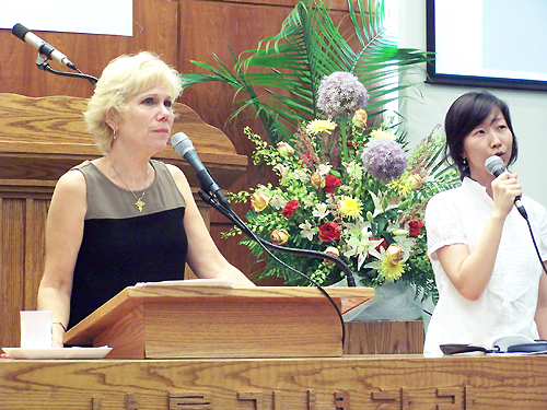 베이사이드 장로교회에서 간증하는 메릴리 피얼스 여사
