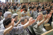 8.15를 기념해 열린 제1차 크리스천북한포럼·통곡기도회 참석자들이 북한 동포들을 위해 두 손을 들고 뜨겁게 기도하고 있다.