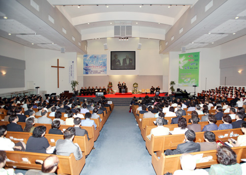 이번 총회에는 총회원 180여명과 가족 120여명, 약 300여명이 모여 매시간 큰 은혜를 받았다. 