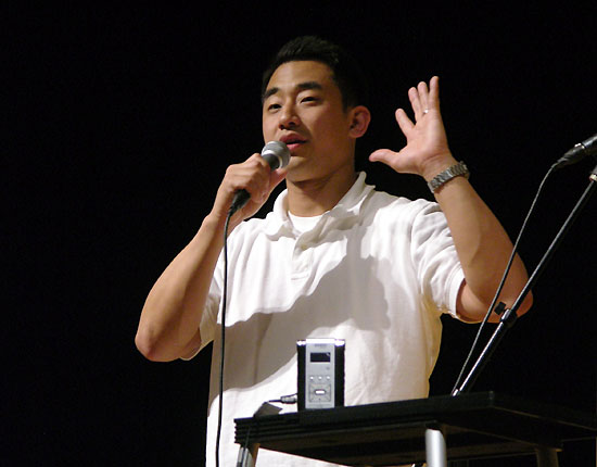 말씀을 전한 Rev. Dwight Yoo 목사