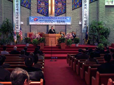 "썩어지는 한 알의 밀알 되겠다" - 김종덕 신임회장이 취임인사를 하고 있다.