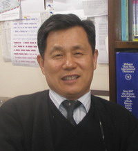 서울의대 교수실에서 이왕재 교수