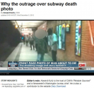 한기석 씨가 떠밀리기 직전 흑인 남성을 말리고 있던 모습. CNN 보도 화면 캡춰.