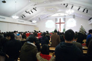 충신교회가 1일 자정 송구영신예배를 드리고 2013년 희망찬 새해를 맞았다.
