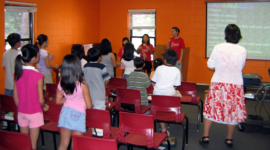 지난 15일 중서부 월드비전 김경호 총무는 시카고 복음장로교회 주일학교에서 월드비전 사역과 기아의 현실에 대한 설교를 전했다.