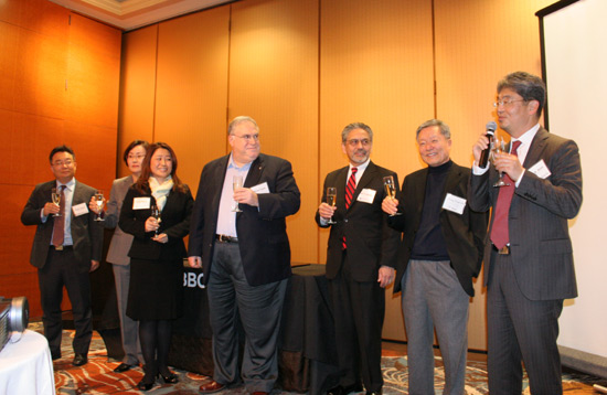 이날 기자회견에는 PI뱅크 폴 사바도 행장, 스티브 파우스트 이사, 손창묵 이사, BBCN의 피터 양 남가주 본부장, 강봉수 지점장 등 은행 관계자들이 참석했다. 케빈 김 BBCN