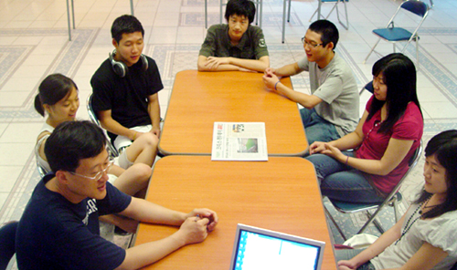 (왼쪽부터) 2세 교육을 담당하는 문엘리야 간사, 이사라(토론토), 진바울(LA), 이요한(토론토), 진누가(LA), 차메리(토론토), 김레베카(토론토) ⓒ 고준호 기자 