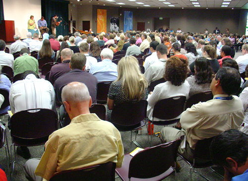 채플에는 매주 4백여명의 월드비전 직원들이 참석한다