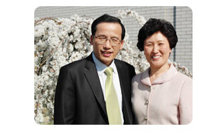 건강하던 시절 이병완 사모(좌)와 이희선 목사(우)가 함께 찍은 사진.