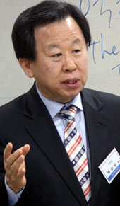 강의하는 박순오 목사