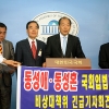 상임대표 김영진 장로(좌측 네번째)가 성명서를 발표하고 있다. (좌측 두번째부터) 김철영 목사, 전용태 장로, 김영진 장로, 장헌일 장로. 