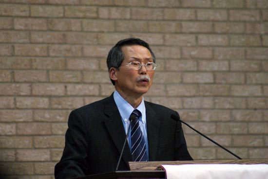 설교하는 문석호 목사