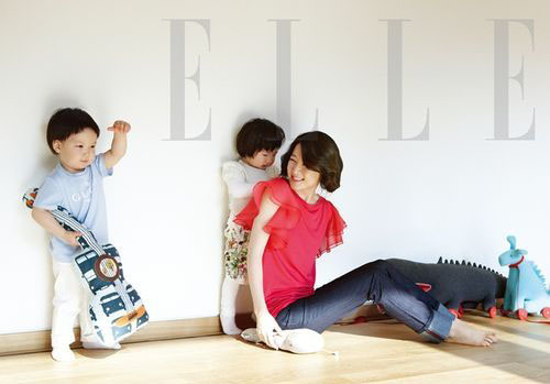 잡지 엘르에 공개된 이영와 쌍둥이 남매