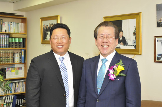 양승호 목사(좌)와 강사 서임중 목사(우)