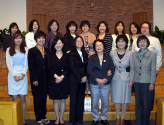 ATS 한인여성동문모임에 참석한 여성동문들이 기념촬영을 했다.
