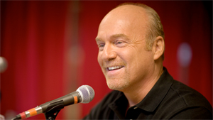 그렉 로리 목사.