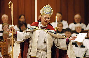 미국 성공회는 동성애자임을 공식적으로 밝힌 진 로빈슨을 뉴햄프셔 주교로 임명했다