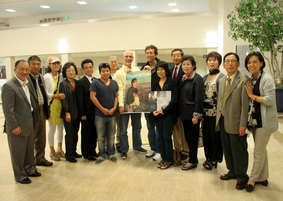 영화 '크로싱' 상영을 준비한 시애틀 워싱턴주 한인회 준비위원