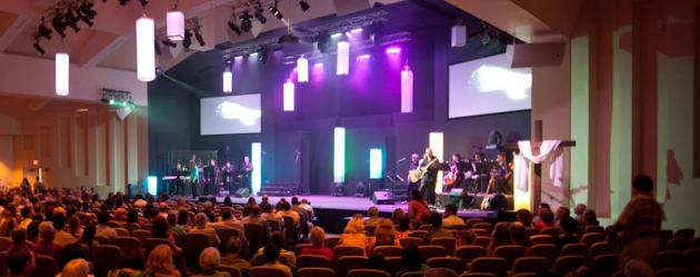 빌 화이트 목사는 87년동안 사용한 유니버시티 침례교 대신 크라이스트 저니 교회로 명칭을 바꾸었다고 전했다.