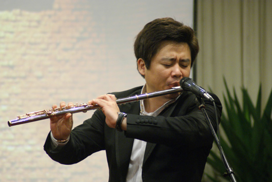 다양한 악기로 연주하는 송솔나무